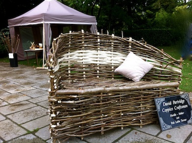Settle bench